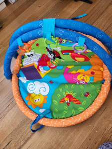 Baby play gym/play mat with toys (foldable)