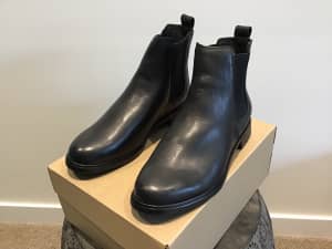 clarkdale arlo black leather