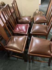 6Dinning Chairs $30 or make an offer, single chair $5 Need gone asap