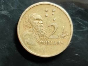 Australian 1988 $2 coin with Horst Hahn HH initials $9
