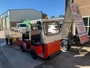 Tow Tractor - Taylor Dunn B2 Electric & Trailer (L033)