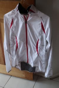Sugoi Ladies size M New Rain / Spray Cycling Jacket 