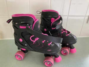 Crest Roller Skates. Size 7 womens? Pick up Knoxfield.