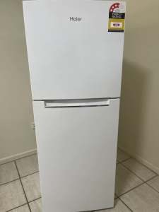 Near new 2 door fridge /freezer 198L