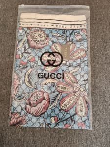 New Gucci, Burberry, Chanel, LV, Hermes Scarfs!