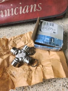 Landrover front shaft universal joints