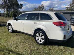 2010 Subaru Outback $10,700 neg