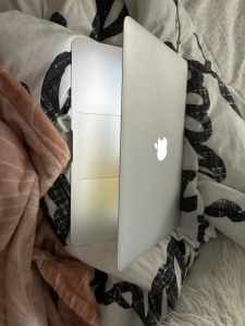 Apple laptop 13inch