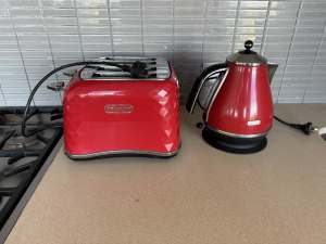 Delonghi toaster and matching kettle