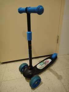 USED 3 Wheel Blue Hover Fly KH1 Kick Scooter Flashing Wheels CHEAP