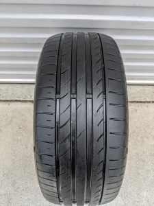 17 INCH 235/45R17 TYRE DECENT TREAD NO PUNCTURES 2021 DATE CAN FIT