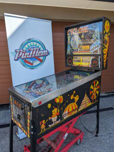 Cyclone Pinball Machine by Williams in All working Condition.

