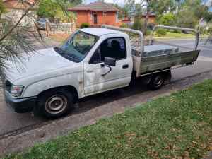 2003 TOYOTA HILUX 5 SP MANUAL C/CHAS