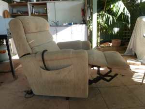 Electric lift/recliner chair