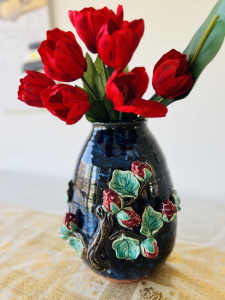 Blue colour vase in medium size
