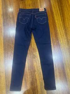 Levis Jeans size 28, brand new