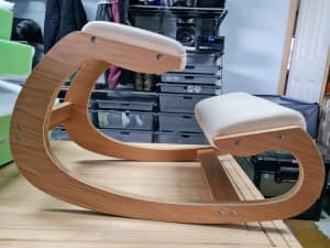 Kneeling ergonomic rocking chair