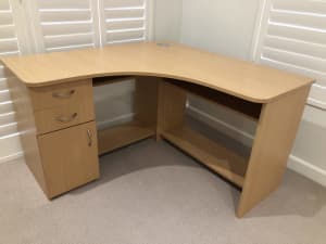 Free! Desk, corner style, in excellent condition