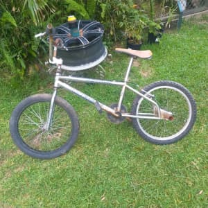Vintage BMX Bike Bicycle Mongoose Motivator Chrome 