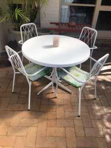 Outdoor table and 4 chairs