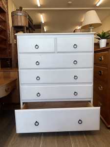 Tallboy or chest of drawers