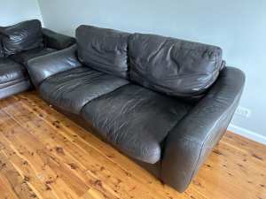 2 and 2 1/2 seat leather couches