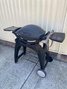 WEBER Q 200 NATURAL GAS BBQ BARBEQUE WITH STAND NATURAL GAS