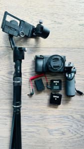 Sony A6400 Camera Bundle with Free Rode Mini Microphone and Gimbal