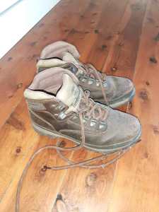 Timberland Brown hiking boots size 8