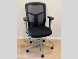 Style Ergonomic Black Mesh Medium Office Chair