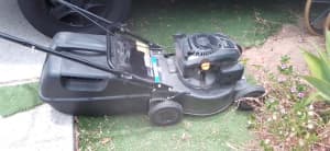4 STROKE KOHLER XTX SERIES Lawnmower as in new condition