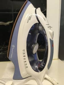 Russell Hobbs Xpress Steamglide iron $15