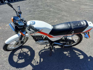 1984 Suzuki G125s Motorcycle