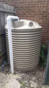 Rainwater tank 1750L thick durable plastic