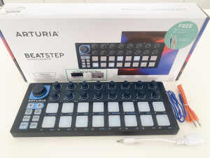 Arturia Beatstep MIDI Controller, sequencer (studio production gear)