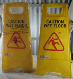 Caution Wet Floor (plastic signs) - 75 cm high