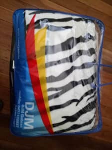 UNUSED ZEBRA BED COVER DOONA SOFT COMFORTABLE SEE PHOTO FOR SIZE