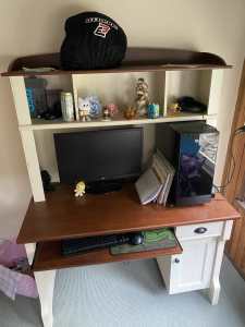Computer desk with drawer