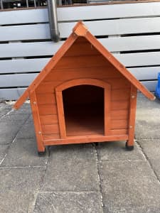 Dog kennel / dog house