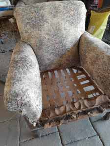 ANTIQUE couch/chairs***FREE***