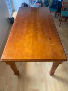 Moving out - Free table and chairs
