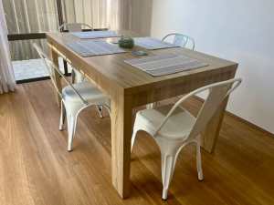 Like new dining table and chairs