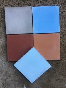 Set 5 brand new concrete tiles.