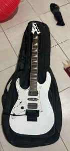 Left handed white Ibanez with case second hand price negotiable
