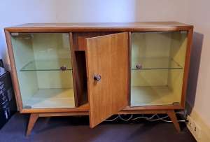Stylish solid wood retro sideboard cabinet