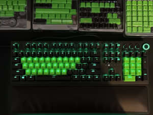 Razer Huntsman Elite Gaming Keyboard & Keycaps & Desk Pad