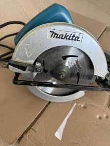 Makita Circular Saw Corded 185mm 5806B-SP 1050W 3 Blades Included