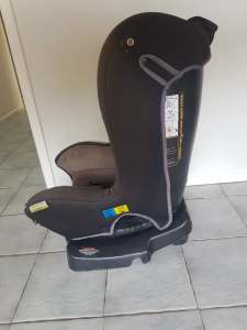 Infasecure 0 mths rear and forward facing carseat