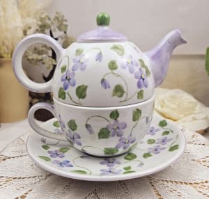 Martinvale Teapot, Teacup And Saucer Set