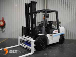 TCM 4 Tonne LPG Forklift Wide Fork Positioning Clamp Attachment Sydney